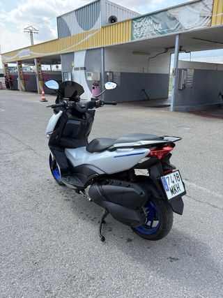 Moto 125cc como nueva - 11.000km