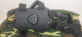 Piastra cosciale tattica