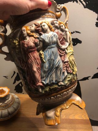 Vaso anfora Capodimonte con figure