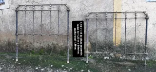 Cabeceros de cama antiguos de hierro forjado.