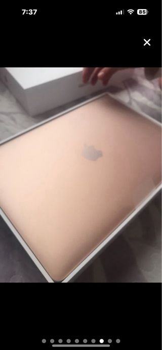 MacBook 2020 Oro Pantalla Rota con caja y cargador