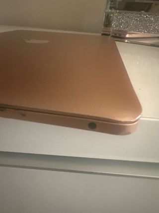 MacBook 2020 Oro Pantalla Rota con caja y cargador