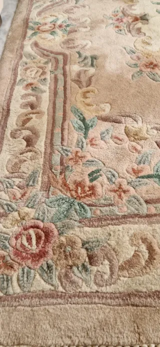 Alfombra de lana beige y multicolor