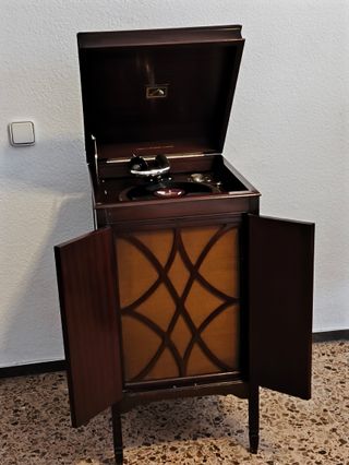 GRAMÓFONO MUEBLE CAOBA LA VOZ DE SU AMO.