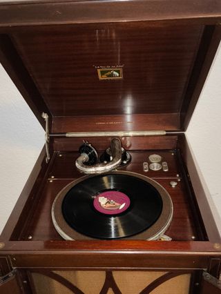 GRAMÓFONO MUEBLE CAOBA LA VOZ DE SU AMO.