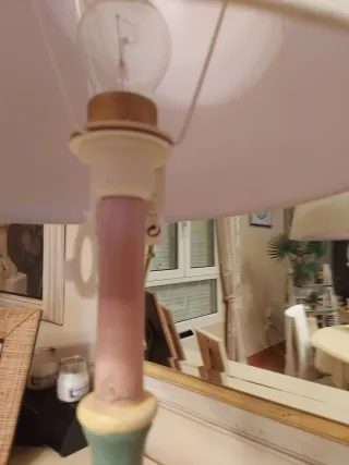 Lámpara de mesa madera pintada a mano