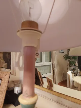 Lámpara de mesa madera pintada a mano