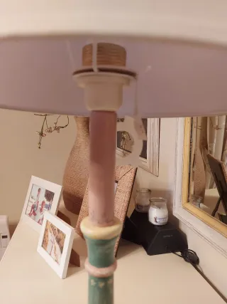 Lámpara de mesa madera pintada a mano