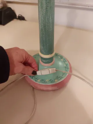 Lámpara de mesa madera pintada a mano