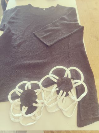 OFERTA 3 X 2 Jersey negro punto flores blanco