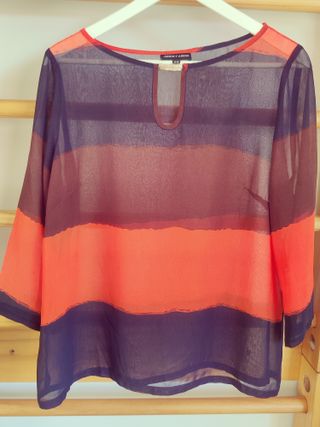 OFERTA 3 X 2 Blusa Junco y Arena semitransparente.