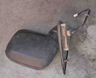 Espejo retrovisor izquierdo Nissan Terrano II.