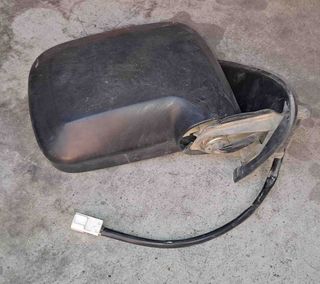 Espejo retrovisor izquierdo Nissan Terrano II.