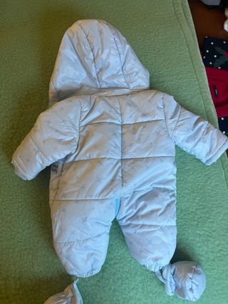 Buzo de bebé con estrellas marca boboli