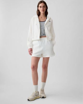 Sudadera crop GAP con capucha blanca