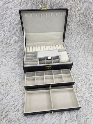 Joyero Negro con Detalles Dorados