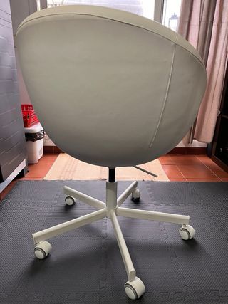 Sillón de oficina giratorio blanco