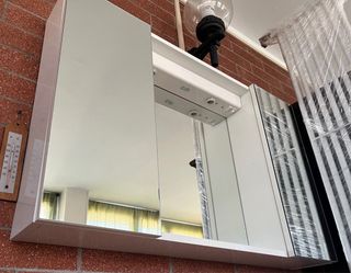 Armadietto a specchio da parete