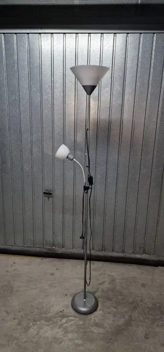 Lámpara de pie metal y cristal