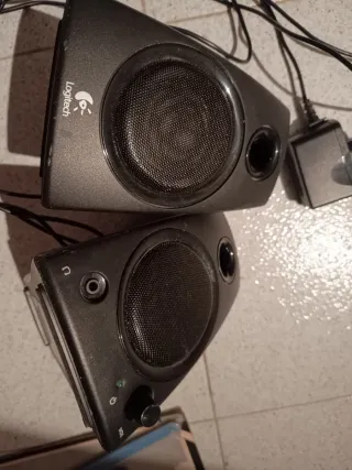 Altavoces para ordenador negros