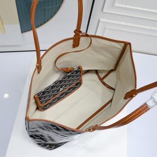 Bolso de mano con charm de caballo