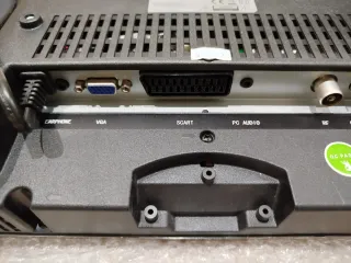 Televisor HD de 24"(NO SMART TV)+soporte de pared