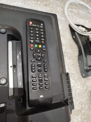 Televisor HD de 24"(NO SMART TV)+soporte de pared