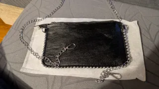 Medidas 12x21cm Bolso pequeño negro con tachuelas
