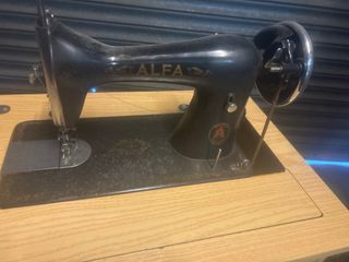 Máquina de coser ALFA