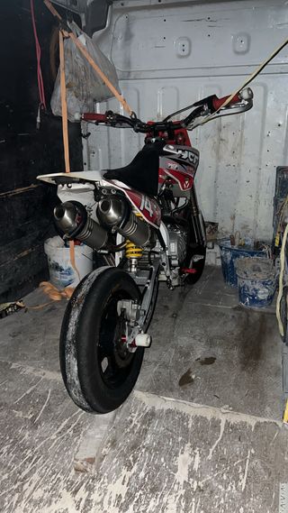 Moto YCF