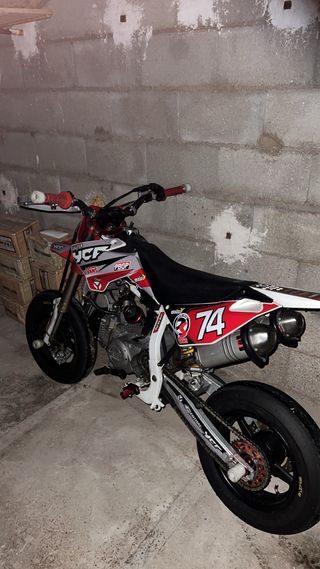 Moto YCF