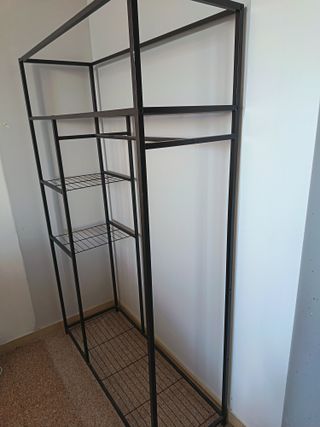 Estantería metálica vestidor con barra