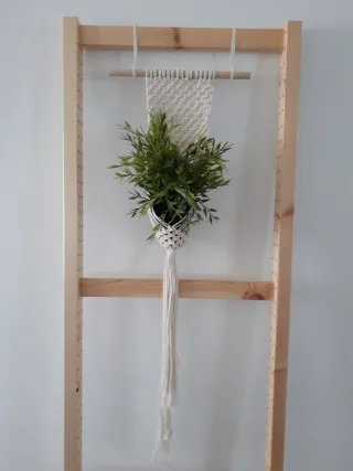 Macetero colgante de macramé