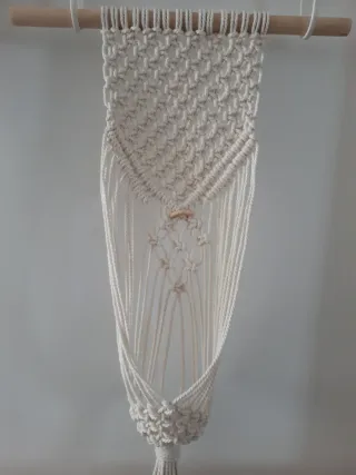 Macetero colgante de macramé