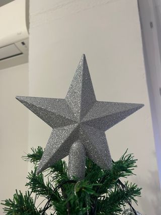 Árbol de Navidad con adornos