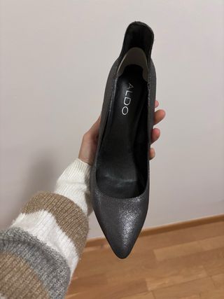 Zapatos de tacón Aldo grises y plateados