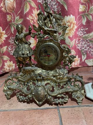 Reloj de sobremesa de bronce