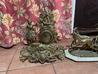 Reloj de sobremesa de bronce