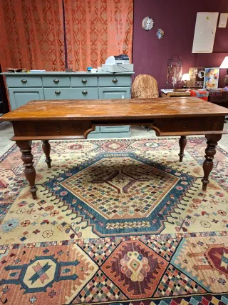 Scrivania in legno massello