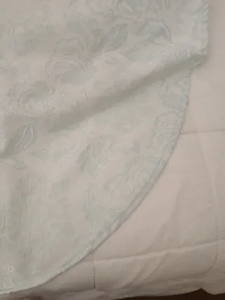 Colcha adamascada verde suave