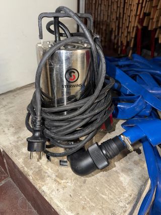 Bomba de agua Sterwins 1.000w + Manguera 50m