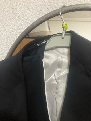 Traje de chaqueta y pantalón negro