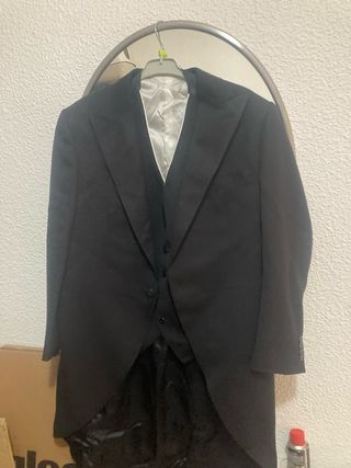 Traje de chaqueta y pantalón negro