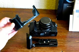 Olympus OM-D E-M5 III + Accesorios (SIN OBJETIVO)