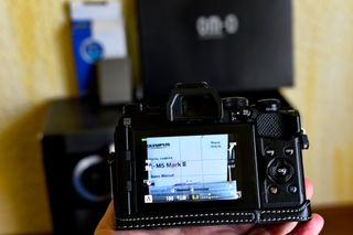 Olympus OM-D E-M5 III + Accesorios (SIN OBJETIVO)