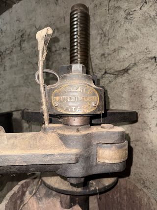 Prensa de vino antigua de madera