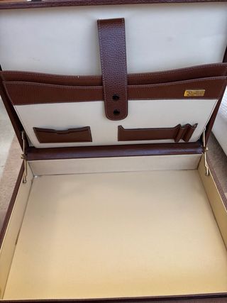 Maletín de cuero vintage marrón con combinación