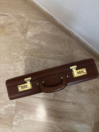 Maletín de cuero vintage marrón con combinación