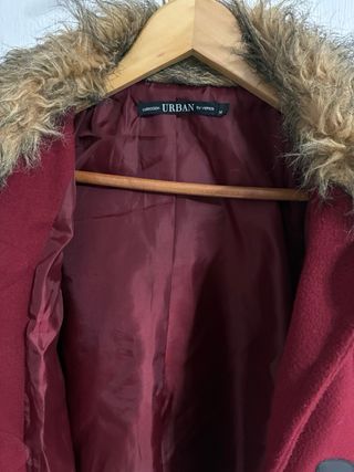 Abrigo Rojo Mujer Urban con cuello de pelo