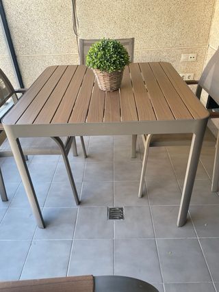 Conjunto mesa y 4 sillas exterior